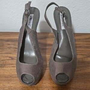 Jennifer Lopez Women's Gray Peep Toe Heels